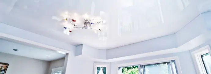 Глянцевые натяжные потолки