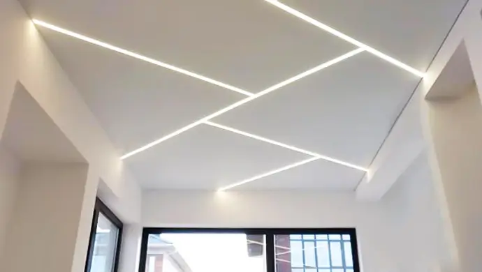 Потолки со световыми линиями
