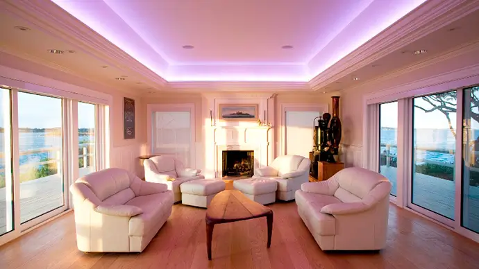 Натяжной потолок с подсветкой